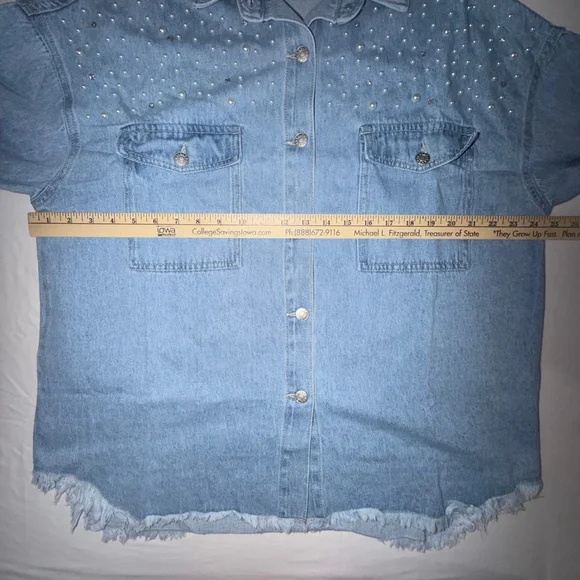 NWOT Pearl Rhinestone Denim Shirt Jacket XL Light Wash Raw Hem Western Shacket - Picture 5 of 10